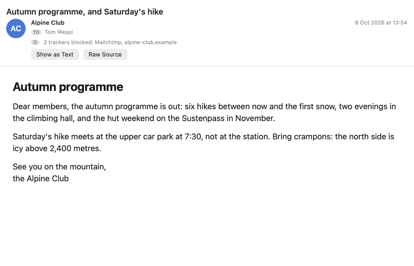 A newsletter open in Postfach on the Mac: under the sender, a struck-through eye and “2 trackers blocked: Mailchimp, alpine-club.example”
